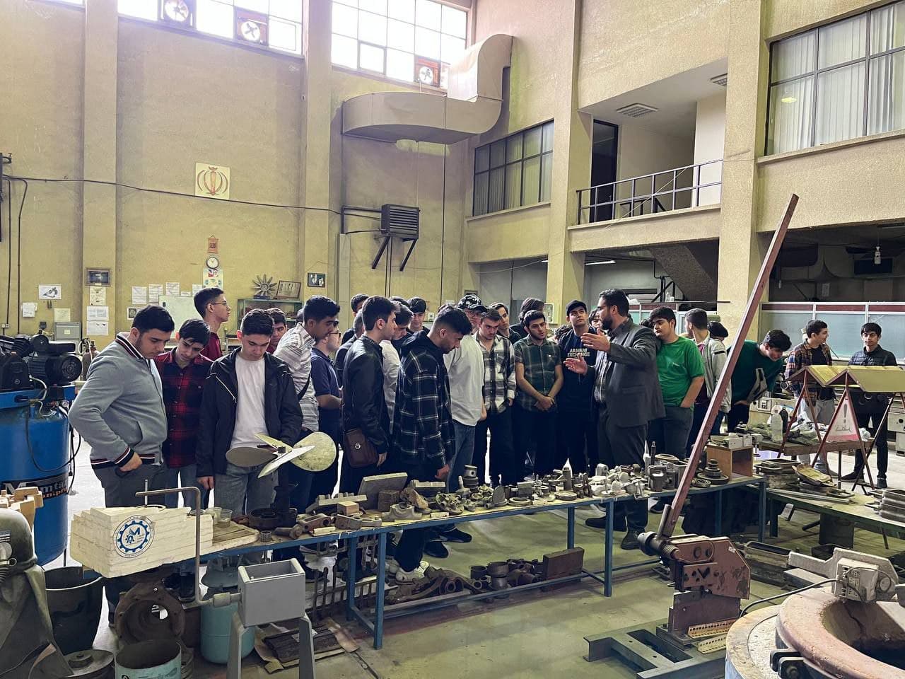 بازدید دانش آموزان رشته ریاضی از کارگاه ریخته گری دانشکده تبریز