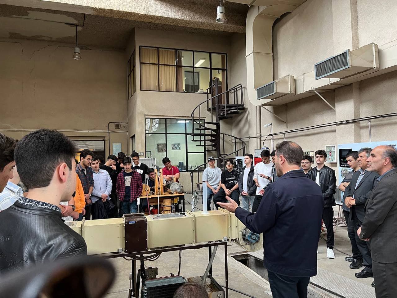 دبیرستان غیردولتی دوره دوم فاخران